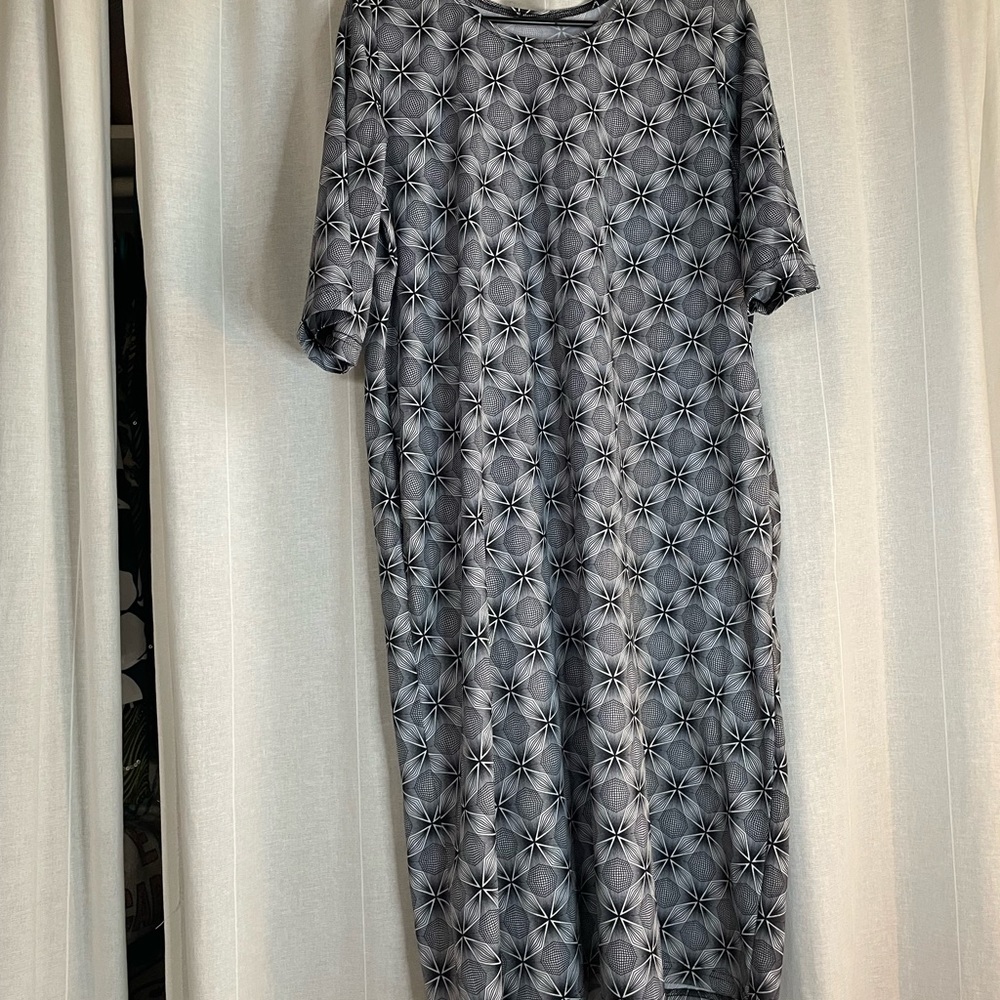 Geometric dress - Picture 2 of 3